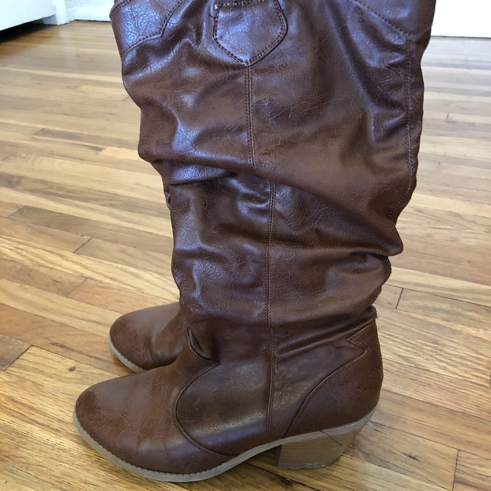 Slouchy cowboy boots